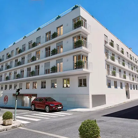 Mira Living 아파트