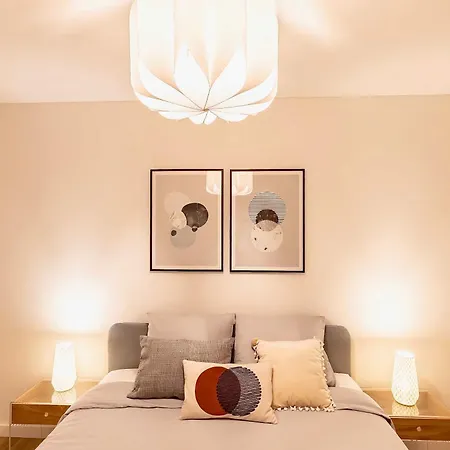 Апартаменти Mira Living *